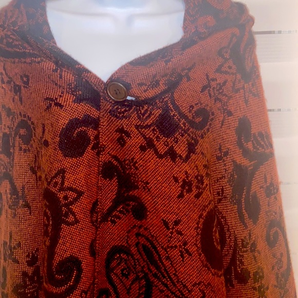 Reversible Knit cape with hood. One size fits all - Picture 3 of 5